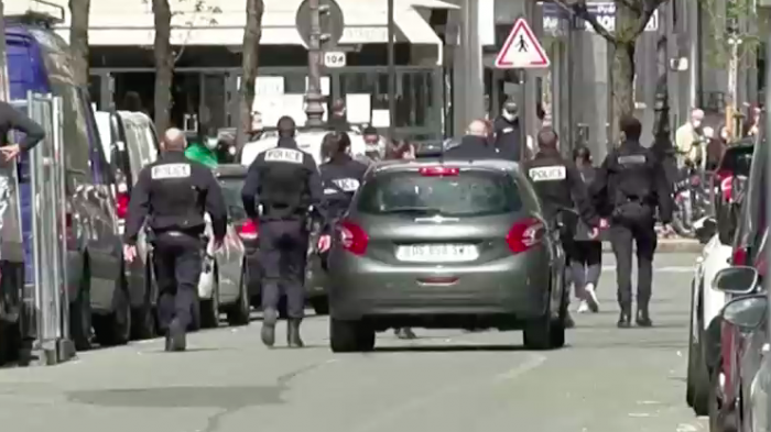 París: Tiroteo frente a un hospital deja al menos un muerto y un herido