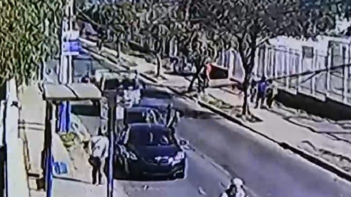 Conductor evadió fiscalización en Puente Alto: Atropelló a un carabinero y a un trabajador