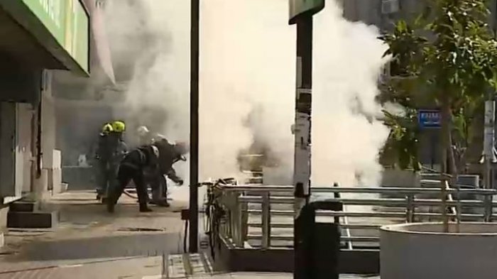 Alerta por emanación de humo en cercanías de estación Tobalaba
