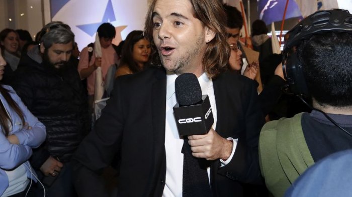 Ex pareja de Sebastián Eyzaguirre se querelló en su contra por “maltrato habitual y amenazas”