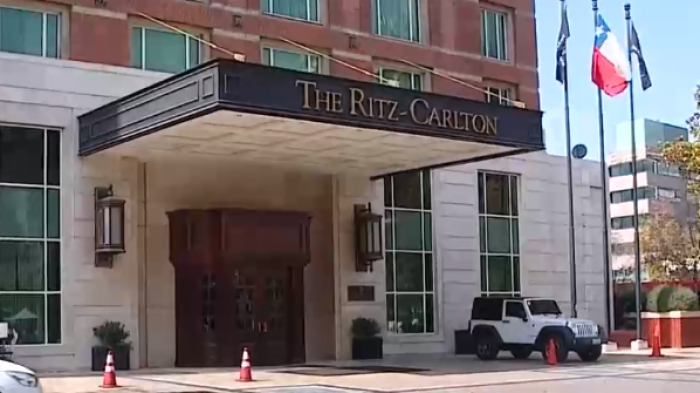 Inician proceso de venta del Ritz-Carlton: Gremio hotelero dice que hay 150 recintos al borde de la quiebra