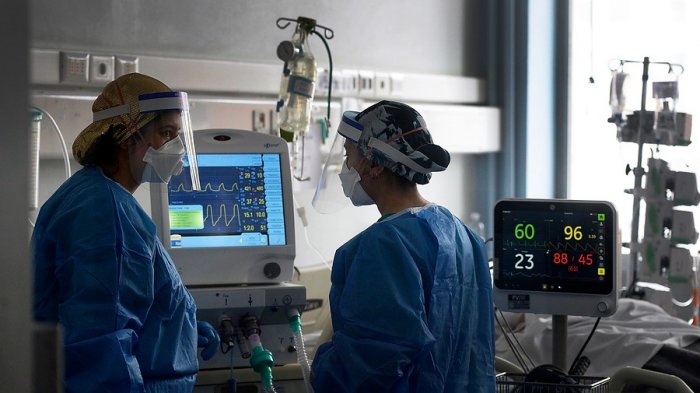 ICOVID: Expertos proyectan sobrecarga de camas UCI y afirman que testeo y trazabilidad son 