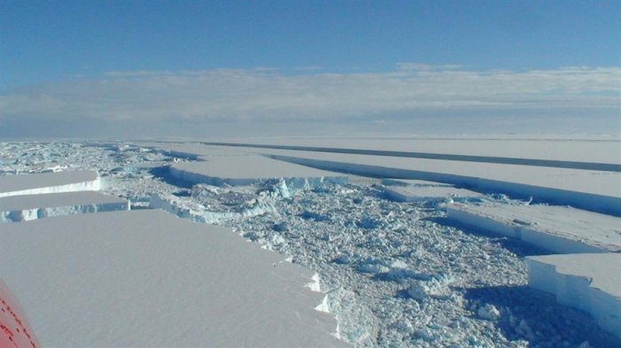 Estudio advierte que un tercio de la plataforma de hielo de la Antártida está en riesgo de colapsar