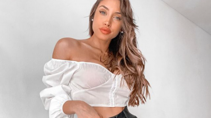 Influencer que se hizo pasar por personal de salud para ser vacunada contra el COVID-19 arriesga hasta 6 años de cárcel