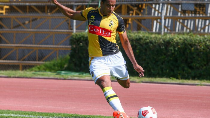 Beausejour debutó con Coquimbo en la B y le llamó la atención al árbitro: 