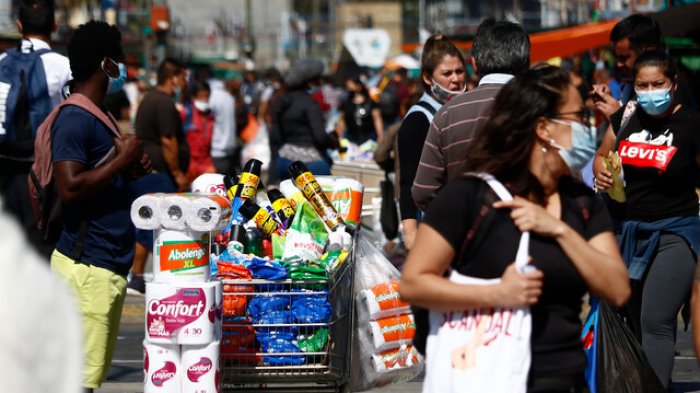 3 de cada 5 chilenos atribuyen alza de contagios COVID-19 a la irresponsabilidad de las personas