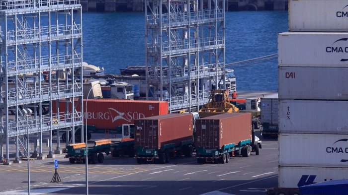 Portuarios anuncian paralización tras decisión del gobierno de acudir al TC por tercer retiro