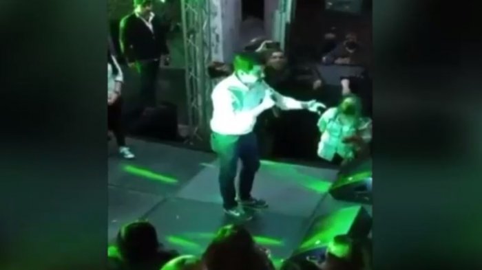 Insólito: Candidato a alcalde de México prometió show gratuito de Metallica si resulta electo