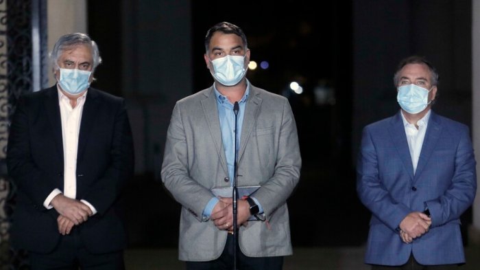 Reunión de Piñera con presidentes de Chile Vamos: UDI ofrece respaldo a las decisiones y RN entrega carta al Ejecutivo