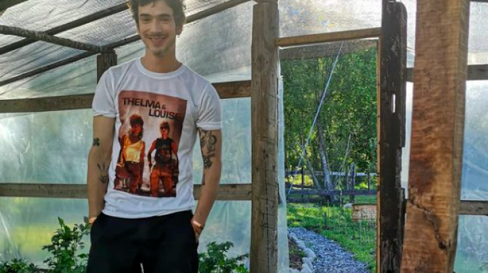 La nueva vida de Íñigo Urrutia: Cosecha avellanas y hace ayuno de 24 horas desde que dejó Santiago