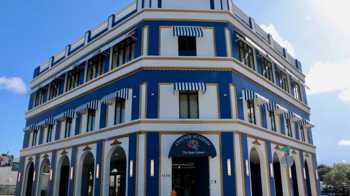 Colegio privado de Miami anunció que no contratará profesores vacunados contra el COVID-19