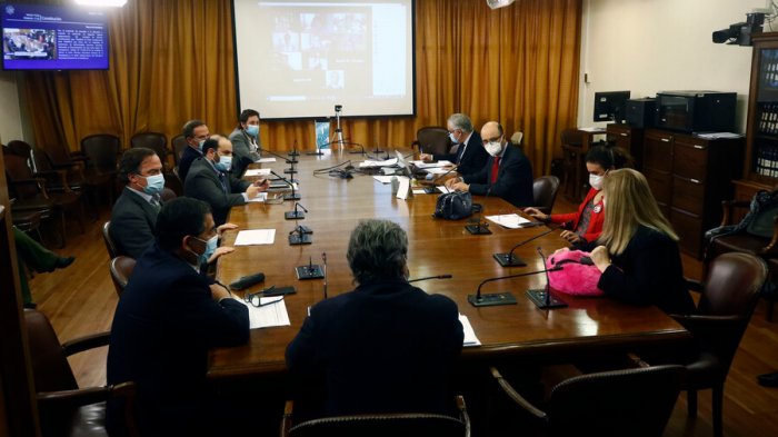 Proyecto de impuesto a súper ricos fue despachado por la Comisión y pasa a ser visto en Sala