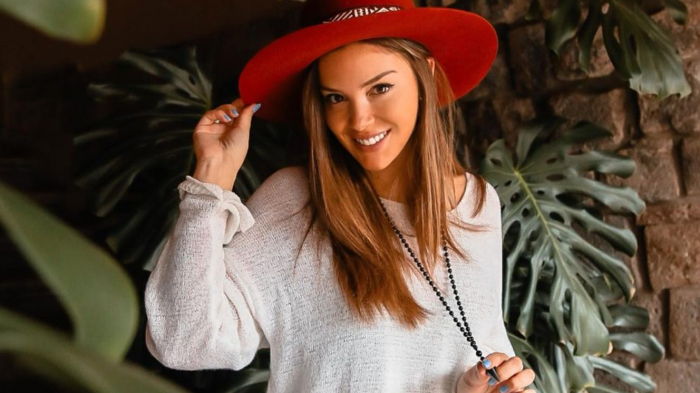 Cata Vallejos publicó un comunicado por su viaje: Le respondió al gobierno, emplazó a Vasco Moulian y pidió disculpas