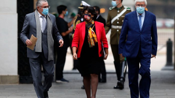 Reunión en La Moneda concluye con 