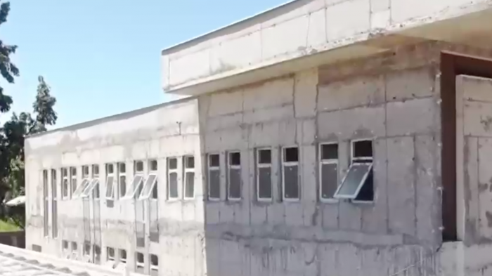 Fue anunciado en 2014: Indignación por Cesfam a medio terminar en El Monte