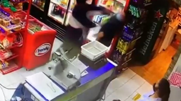 Dueño de un local fue golpeado tras pedirle a un cliente que usara correctamente su mascarilla