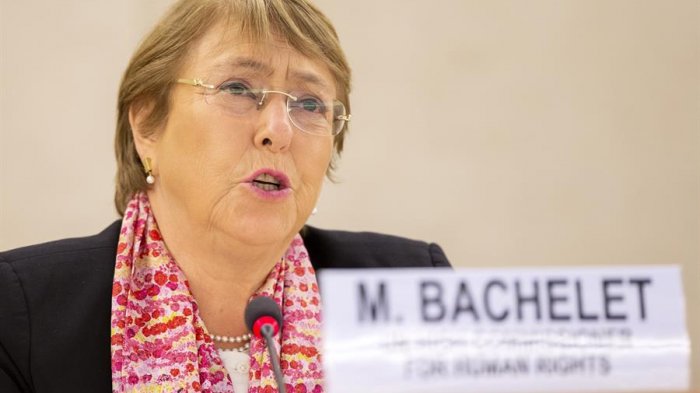 Bachelet dijo a medio alemán que vivió miles de 