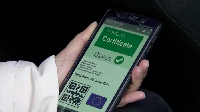 UE: Proponen aceptar a turistas vacunados a través de Certificado Verde Digital