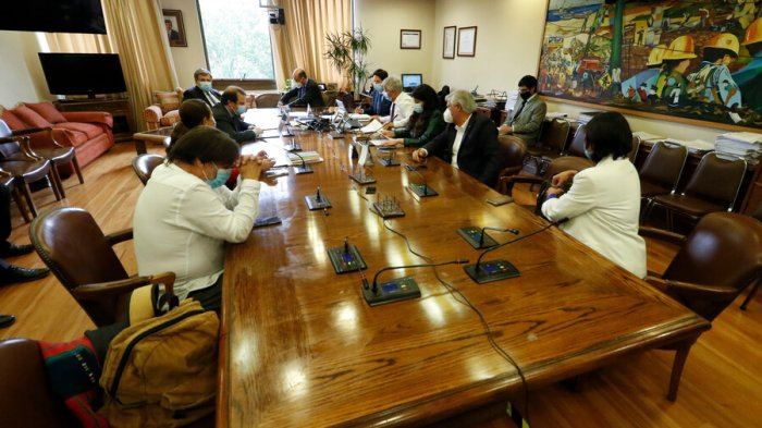 Bono de $200 mil para personas sin fondos de AFP: Iniciativa fue aprobada en general por la comisión de Trabajo