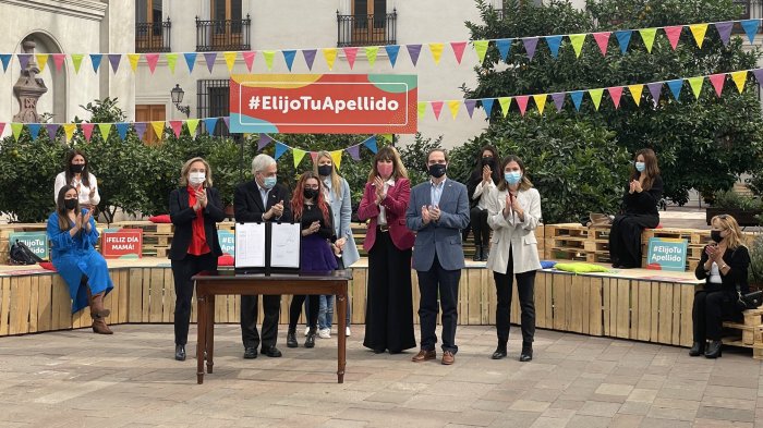 Promulgan ley que permite elegir orden de apellidos: 