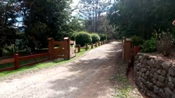 Acusan a empresario de cerrar camino a orillas del Lago Caburgua: MOP dice que es público