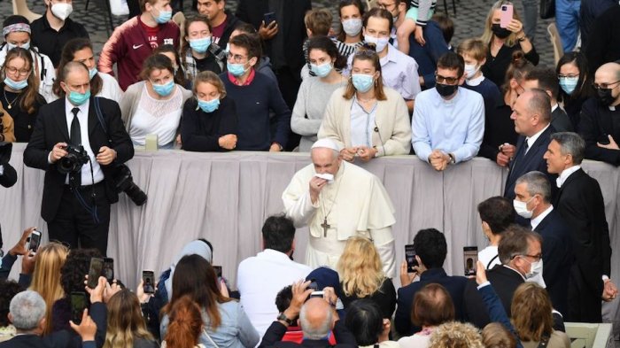 El papa reanuda las audiencias con público tras meses de cierre por la pandemia
