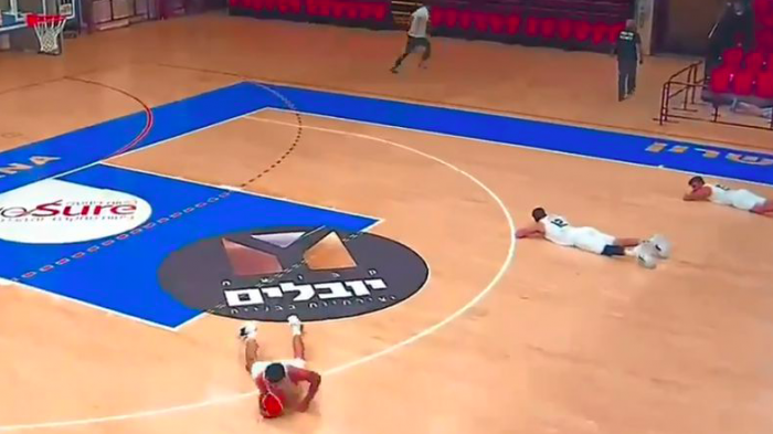Todos al suelo: Basquetbolistas de Israel enfrentaron la alarma de advertencia de misiles en medio de un partido oficial