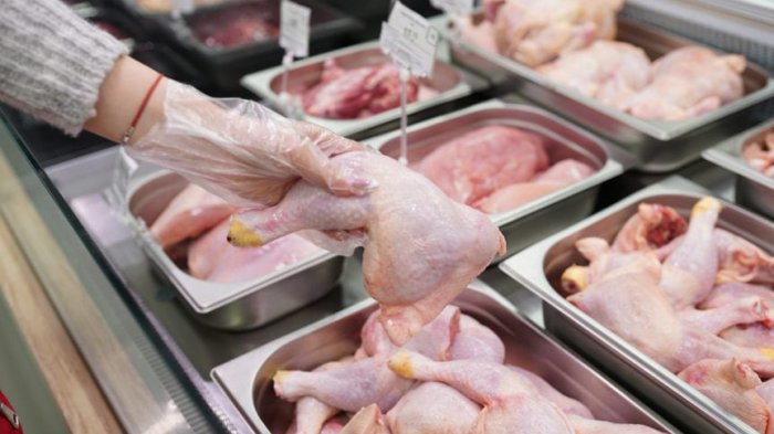 Demanda del Sernac: Cencosud rechaza entregar compensación por colusión de pollos frescos