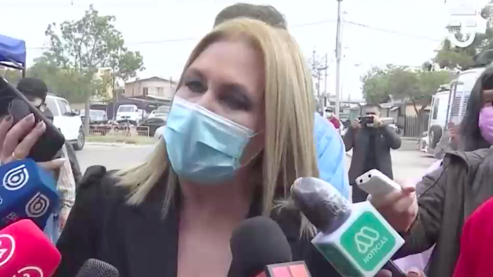 Elecciones: Pamela Jiles hizo propaganda electoral, lanzó improperios y prometió cuarto y quinto retiro