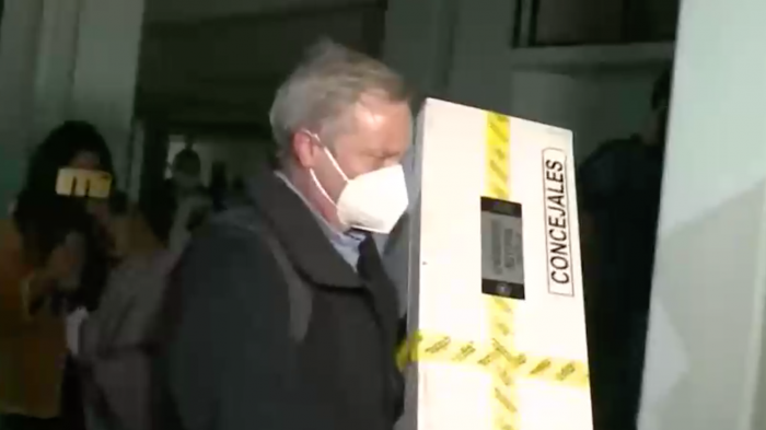 Primera jornada de J.A. Kast como vocal de mesa terminó con funa