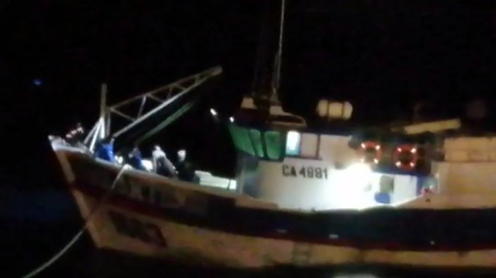 Rescatan embarcación a la deriva con siete tripulantes: Estaba a 120 millas náuticas de Valparaíso