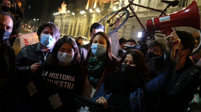 Sin festejos masivos: Vencedores municipales celebraron resultados y las sorpresas de la jornada