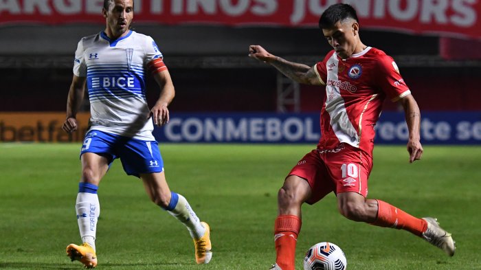 La UC confirmó baja del Chapa Fuenzalida tras dar positivo por COVID-19 en Uruguay