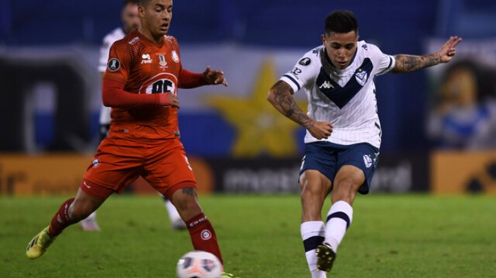 Unión La Calera no pudo ante Vélez y queda sin opciones de avanzar a la fase final