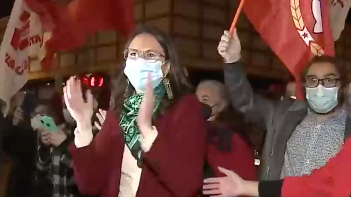 De las movilizaciones al municipio: Quién es Irací Hassler, la primera alcaldesa comunista de Santiago