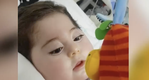 Familia de niño con enfermedad genética lucha por conseguir un ventilador artificial