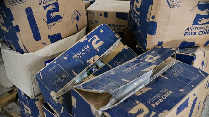 Puerto Montt: Denuncian que repartidores robaban cajas de alimentos de la Junaeb y escondían los productos