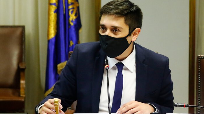 Diputado Calisto pide al Minsal establecer vacunación universal en Región de Aysén