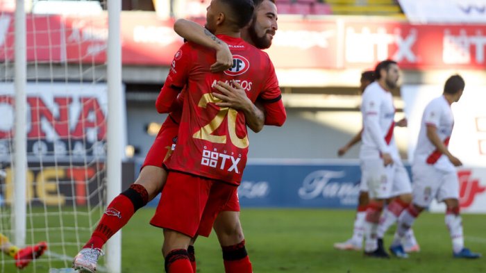 Se prende en la parte alta: Ñublense venció con claridad a Curicó por la octava fecha del torneo nacional