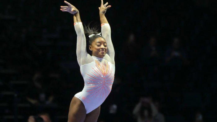 Simone Biles se convierte en la primera mujer en la historia en lograr un doble mortal Yurchenko