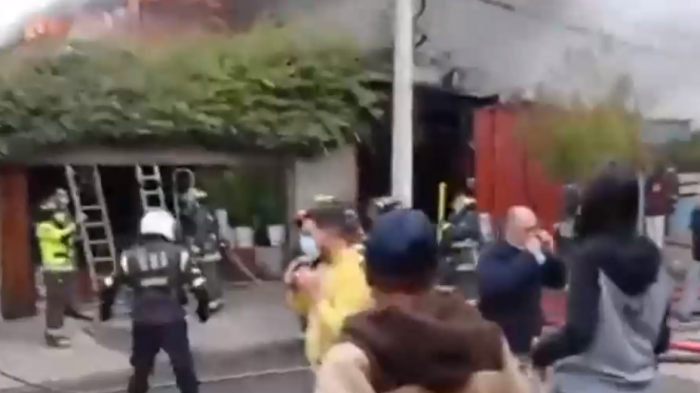 Bomberos advierte sobre peligros en viviendas irregulares: Combatieron incendio en un galpón con 18 habitaciones