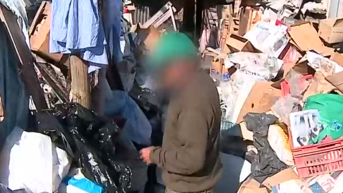 Hombre vive en una casa bajo la basura: Tiene mal de Diógenes y ha provocado 2 incendios