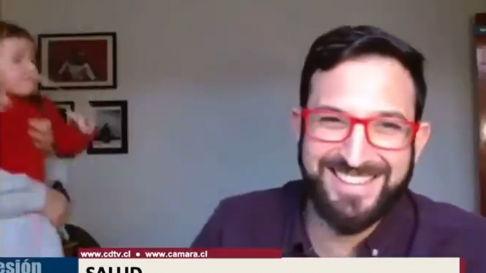 El chascarro del diputado Crispi cuando su hija apareció en plena sesión de la comisión