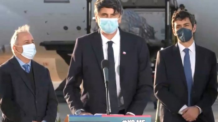 Llegó a Chile el primer cargamento de vacunas CanSino: 300 mil dosis