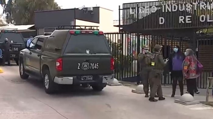 Aviso de bomba obligó a evacuar Municipalidad de Recoleta: Carabineros dijo que fue una falsa alarma