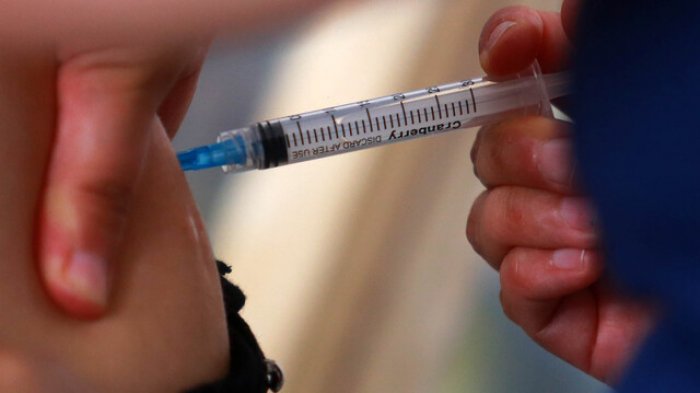 ISP aprueba uso de vacuna Pfizer/BioNTech en niños y adolescentes de 12 a 16 años