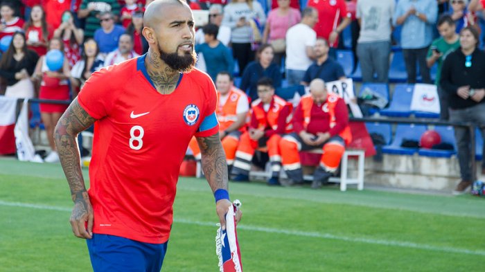 Jefe médico de la Selección aclaró que Vidal dio dos PCR negativo antes de confirmarse que tiene COVID-19