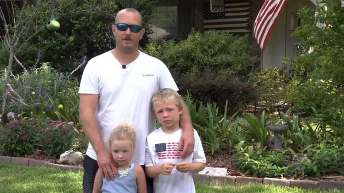 Niño de siete años nadó por una hora para conseguir ayuda para su papá y su hermana