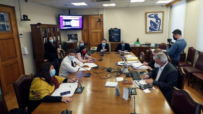 Comisión de Desarrollo Social discute IFE Universal sin variación en montos y meses de entrega