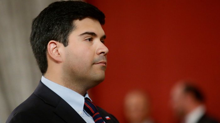 Emplazan a ministro Isamit por oponerse a matrimonio igualitario: 